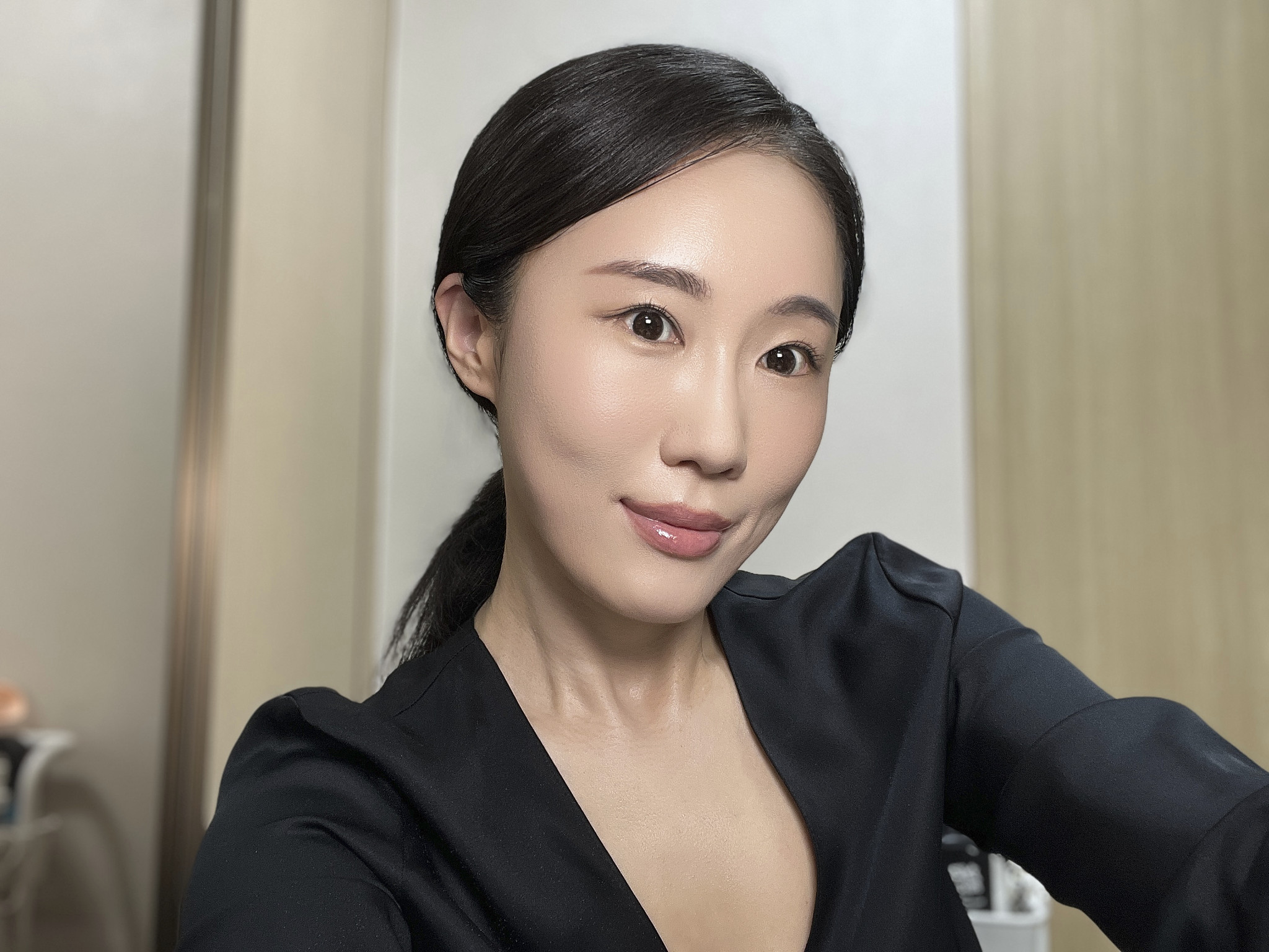 Glowy Makeup That Actually Lasts: My Full LA MUSE Mask + Cooling Routine (5-Hour Wear Test)