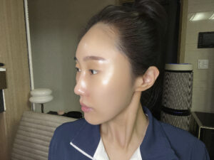 Glowy skin finish after applying daily sunscreen with no visible white cast