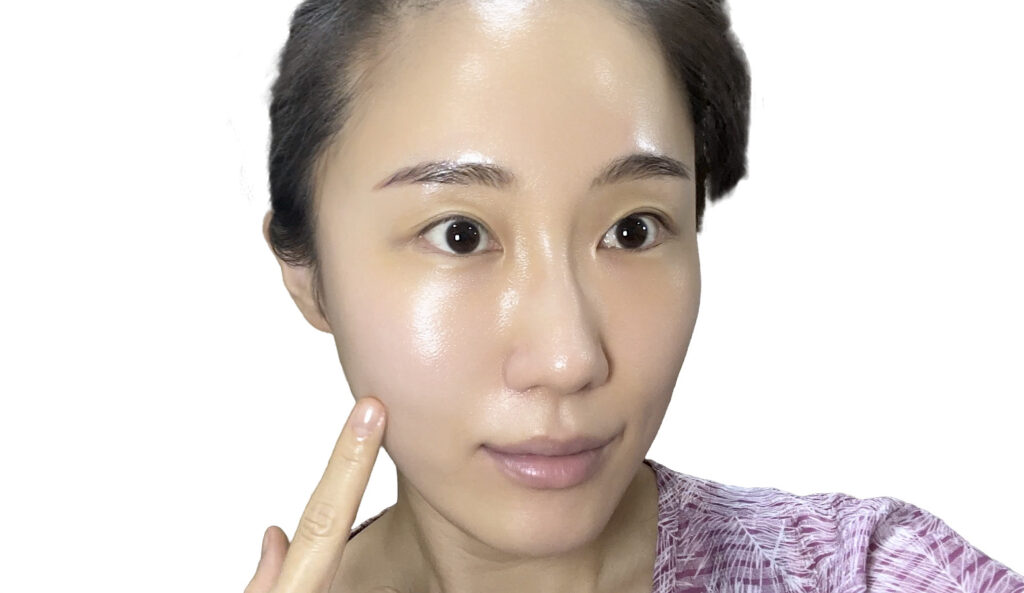 Bare face after applying Theraderm Silky Nude sunscreen with dewy glow